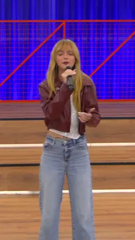 💙 @luciacasani.ot2025 canta “CREO EN MI” en el PRIMER PASE de MICROS de la GALA 5 de #OT2025 🎶⭐️ Podéis verlo COMPLETO en #ConexiónOT16O en @primevideoes 👀
