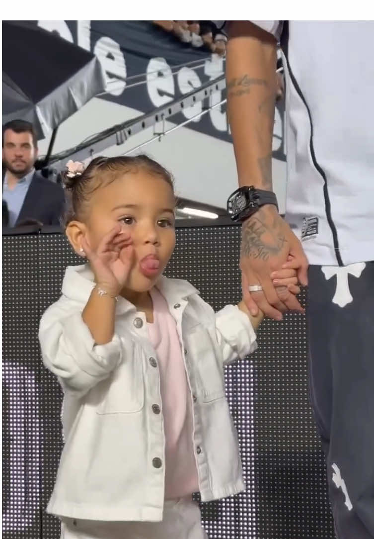 🥹 Neymar’s daughter doing her dad’s celebration is the cutest thing you’ll see today ✋😝🤚 🎥 @Santos FC 