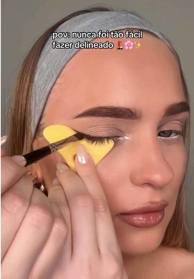 Delineador de silicone ✨ LINK nos comentários  👉 Siga @ofertas.nati para mais dicas e os melhores achados! ✨ #shopee #achadinhos #maquiagem #delineador 