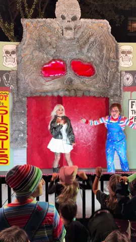 These Chucky and Tiffany performances are to die for 🔪#halloween #horrortok #chucky #brideofchucky #foryoupage @cloudi 