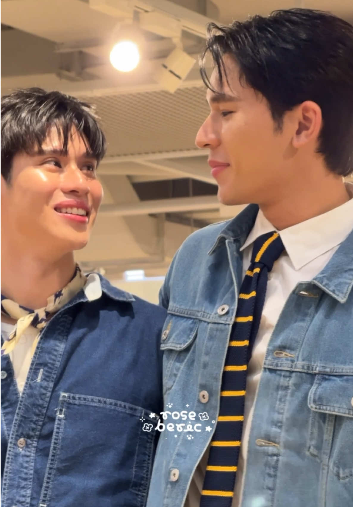 ห่างไม่ได้เลยย👀💘  #pearlpooo #peakpeemapol  ( @Pearlpooo @peakpeemapol ) #ONCExPearlPeak #ToyStoryxPearlPeak 