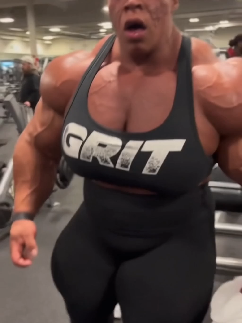 AI Bigness #AI #FBB #MUSCLE #muscularwomen #bodybuilding #musclemommy #Muscle #Flex