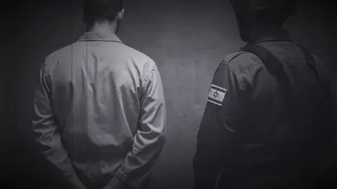 ربنا يفرجها علك يااخوي ويفرجها ع كل اسير دعواتكم له 🥹💔