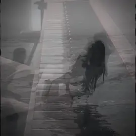 نايم وافكر بيك........! 💔😫 .  .   .  .  .  . #اغاني_عراقيه #اغاني_مسرعه💥 #تصميم_فيديوهات🎶🎤🎬 #حزين #fyp 