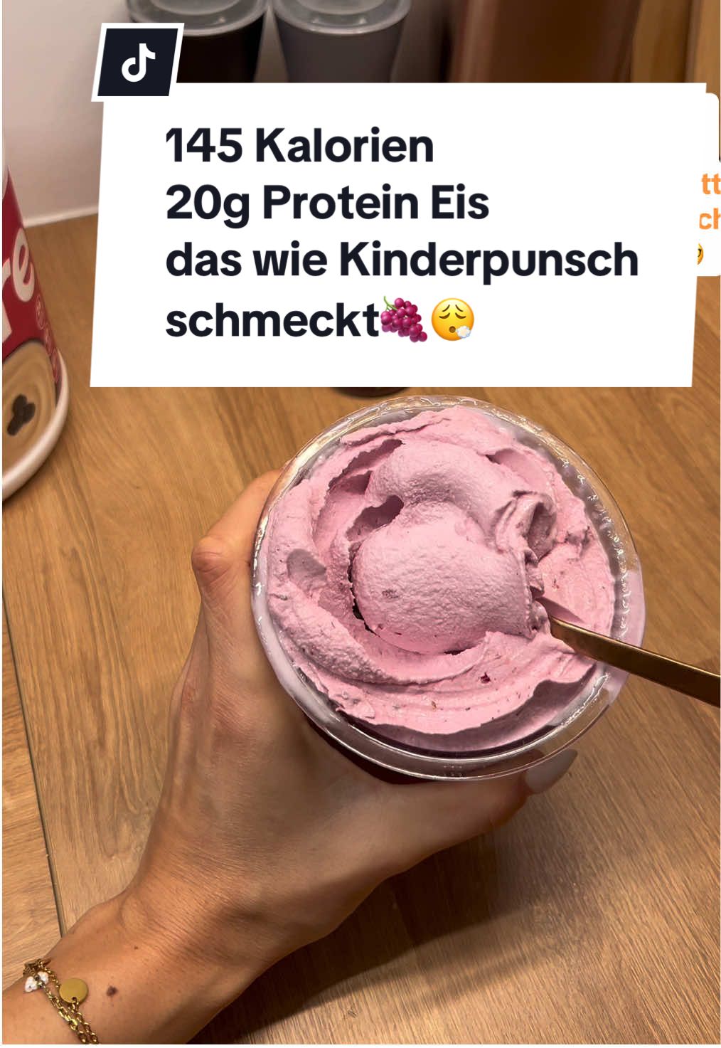 Anzeige | normal trinkt man die Sorte ja warm (das empfehle ich euch übrigens bei allen neuen Sorten und bei Mandarine ganz dolle 🍊 Mandarine ist auch einer meiner liebsten Teezerups also einfach warm wie als Tee trinken 🤤😍), aber kalt sind die auch schon gelungen wie ich finde 🤓 und jetzt dachte ich mir: okay wieso nicht mal als Eis probieren?🤭😂 ist echt lecker 🤤 #kinderpunsch #morenutrition #ninjacreami #kalorienarm