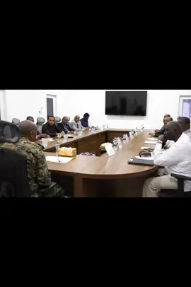 مجلس الأمن والدفاع يعقد اجتماعه ويطمئن على الوضع الأمني بالبلاد 