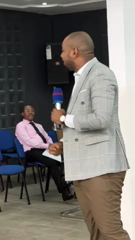 ATTENTION... SATAN AUSSI UTILISE LES HOMMES POUR DÉTRUIRE TA DESTINÉE.. #motivation #Tiktokchretien #jesus #Jesuslovesyou 