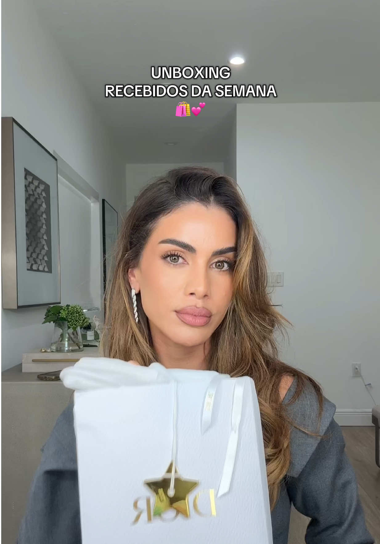 #unboxing pra vocês 💕 me deixe saber se vocês gostam desses vídeos nos comentários!  #diorbeauty #fy #fyp 