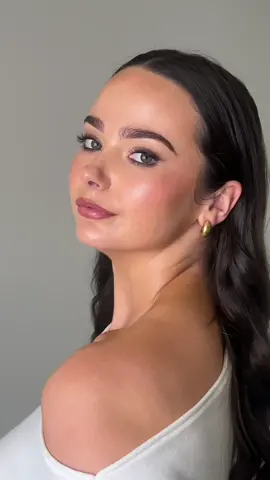 GLAM with me! How gorg is she?!! #aucklandmakeupartist #aucklandmua #nzmakeupartist #glam