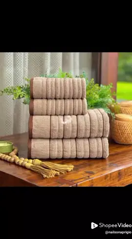 Kit toalha de banho Lisboa 4 peças 450g/m² na cor bege — maciez e absorção para seu dia a dia 🛁✨ #Toalhas #Banho #Lisboa #Conforto Link:👇 https://s.shopee.com.br/7AUzPCPA9m