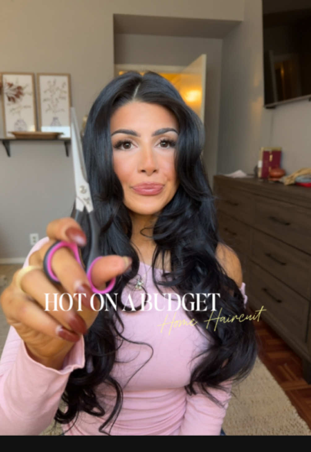 LAYERS LAYERS LAYERS!!!! Tranaforms your hair 🩷 The orange hands, I blame the coco & Eve tanning glove 😃 #diyhaircut #hairtok #beautytips #momtok #hotmom 