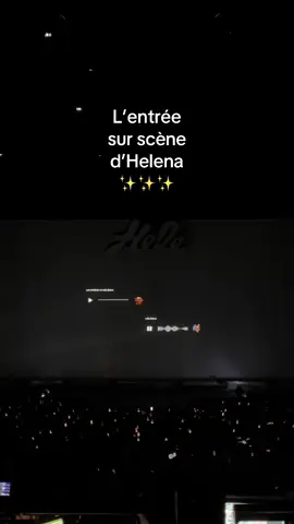 L’entrée sur scène d’@Hélé au Zenith d’Amiens ! Les larmes 🥹🥹🥹