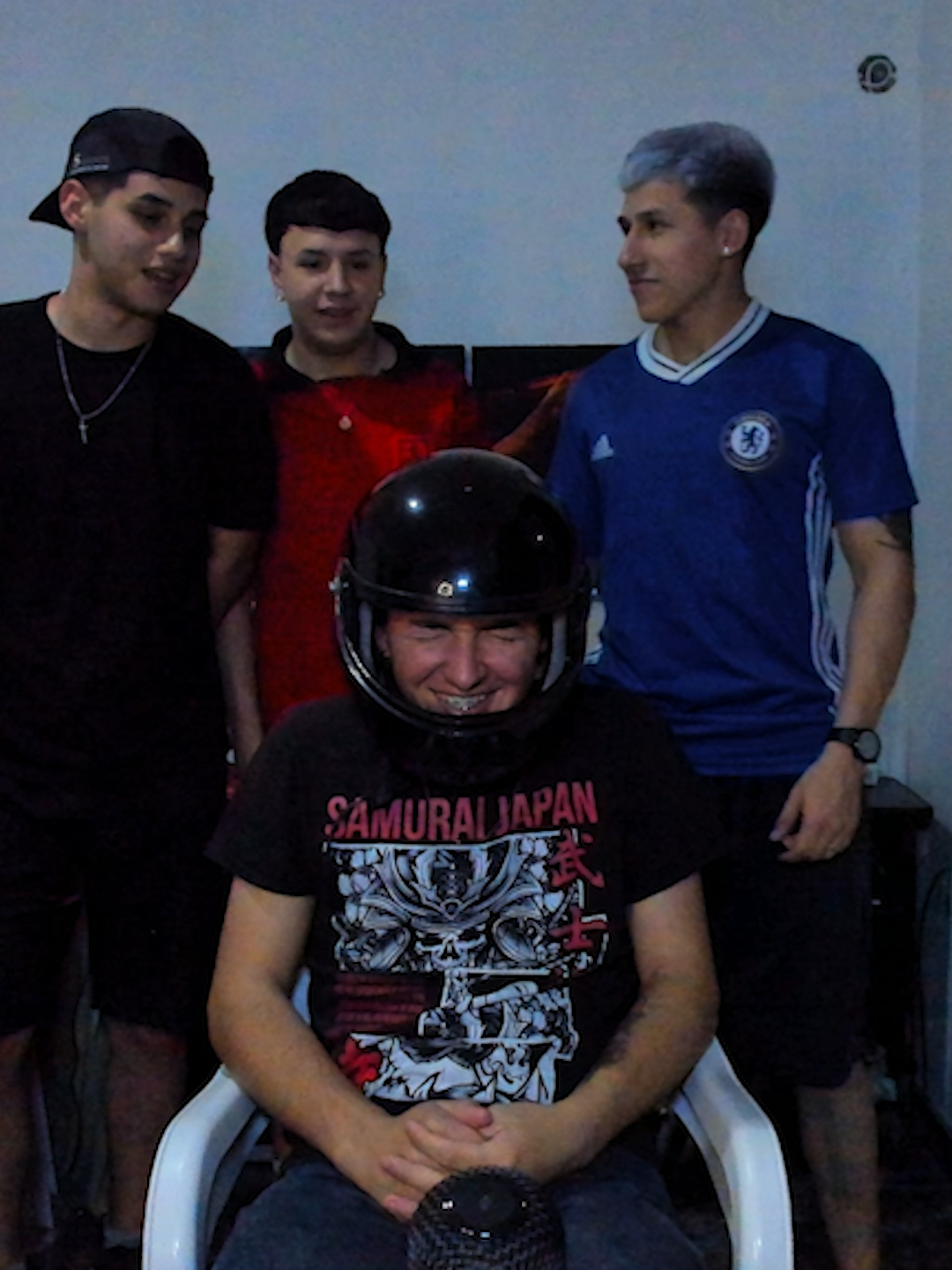 5 HOMBRES VS UN CASCO🤣🤣🤣#argentina #kick #kickargentina #kickclips #tiktok #viral #ometv #omegle #streamer #coker #coscu #momo #tiktoks #argentina🇦🇷 #argentinatiktok #casco #cascodemoto