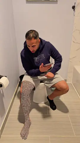 His leg fell asleep on toilet