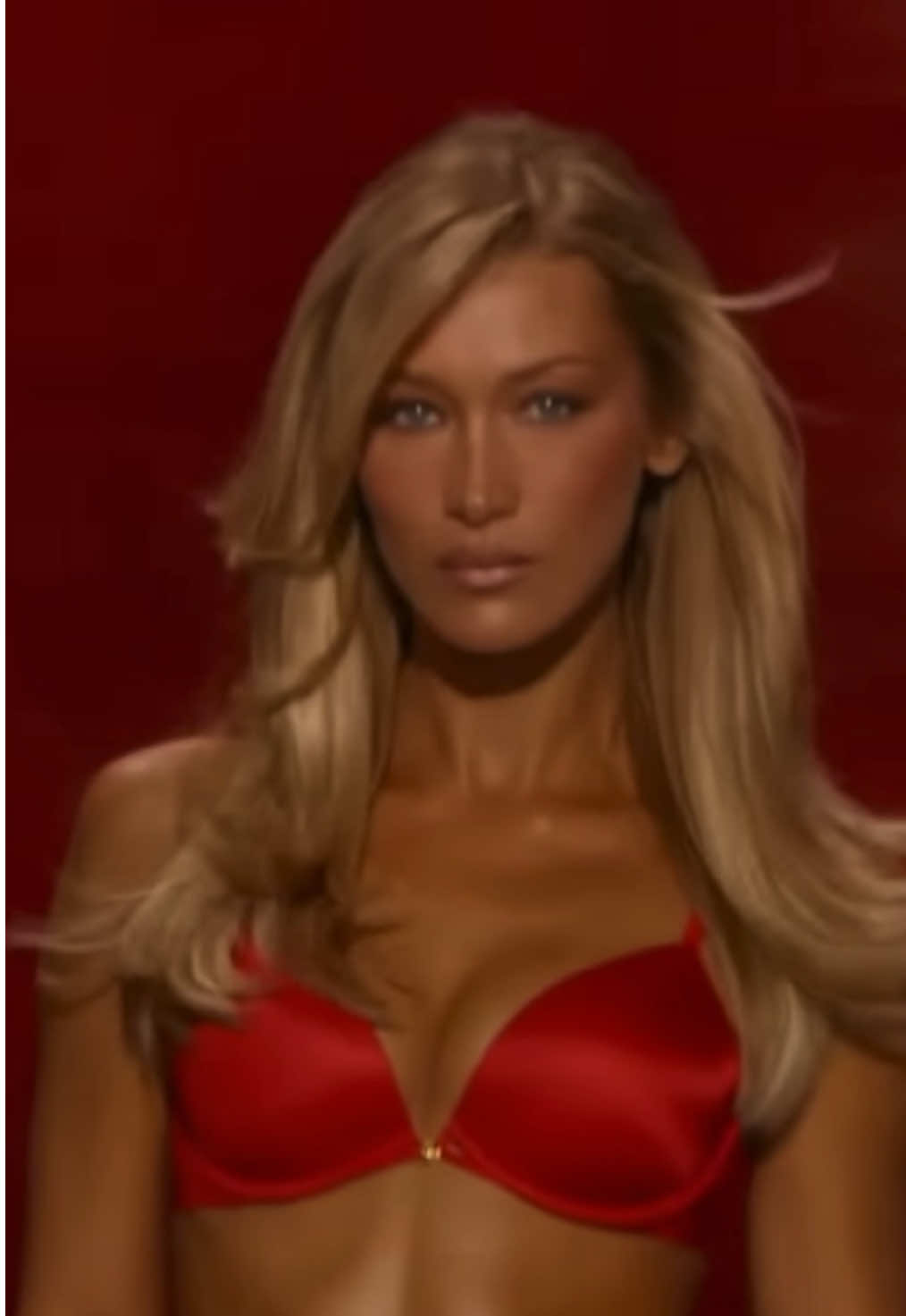 red Victoria Secret show 2025 #victoriasecret #redvictoriasecret #fashion #фэшн #мода 