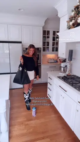 Kicking out boring, unhealthy lunches 💥 and saying hello to clean, wild-caught power! 🐟 💪 40g of lean protein 🌊 Packed with Omega-3s 🔥 Tested for purity — the lowest mercury of any tuna Fuel your day the Safe Catch way. #SafeCatch #CleanProtein #WildCaught #Omega3 #HealthyLunch  @Safe Catch 