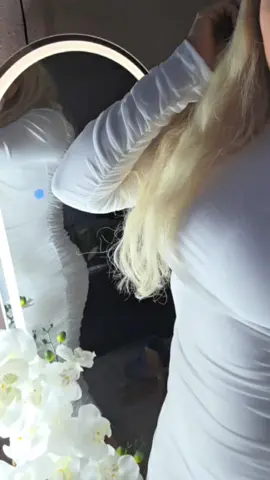 ✨ No necesitas mucho para brillar… solo este vestido blanco. 🤍 Descripción: Este vestido elegante de mangas largas combina clase, estilo y sutileza. Su diseño realza tu figura con elegancia atemporal — perfecto para eventos, cenas o momentos especiales. 💫 #VestidoBlanco #EleganciaPura #TikTokShop #FashionLover #CapCut 