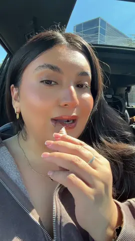 This glow revivorrrr!! Obsessed perfect for the fall #elfcosmetics #glowrevivermeltinglipbalm #elfvanillatoffeelipbalm #lipcombo @elfcosmetics 