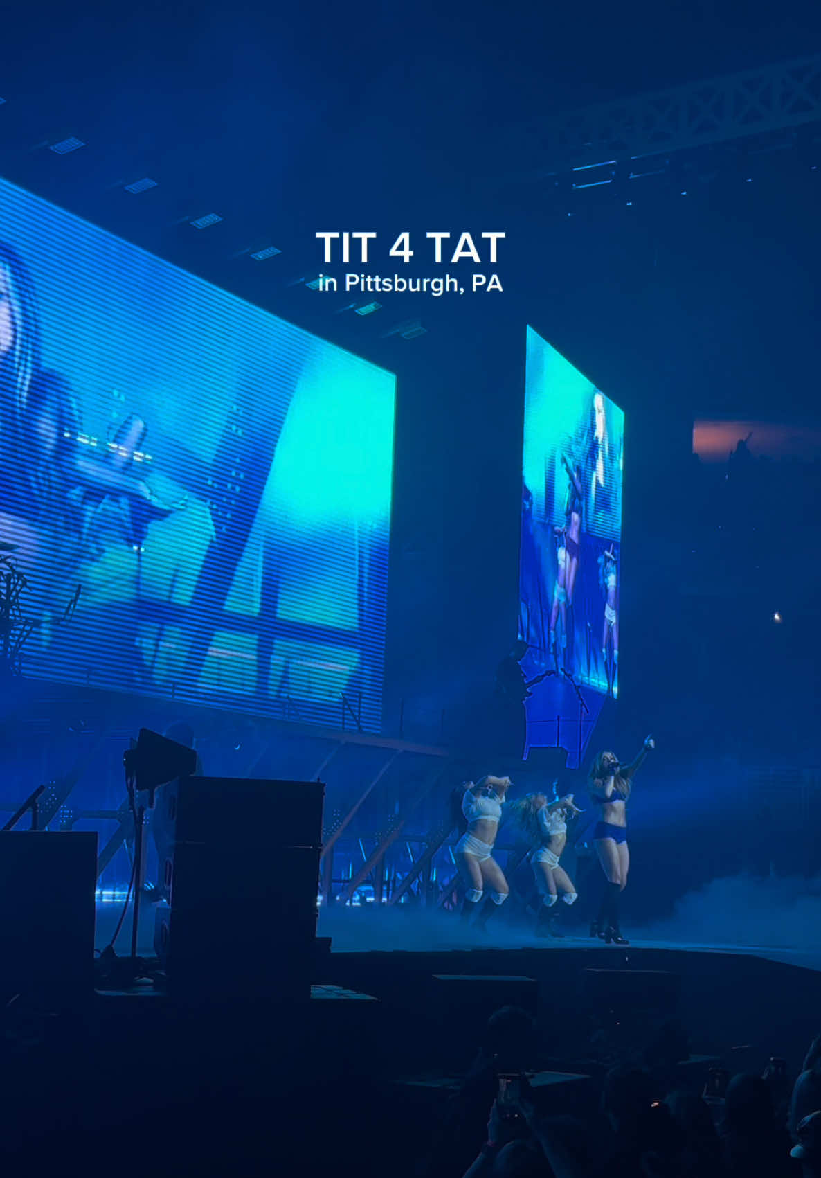 T4T in Pittsburgh, PA last night ✨🫢 @tate mcrae @t8 hq amazeeeeed that i got to see this live !!! #tatemcrae #tatemcraetour #misspossessivetour #misspossessive #t4t 