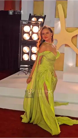نيللي كريم تبهر الحضور بإطلالتها على ريد كاربت افتتاح مهرجان الجونة السينمائي 