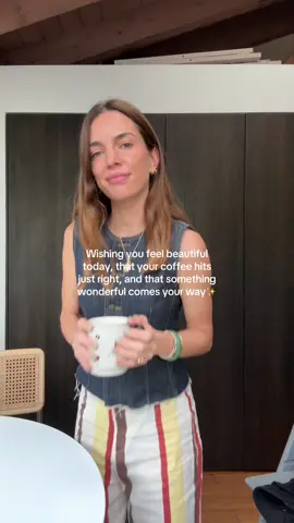 Hope you’re having a lovely day 💫 I woke up feeling grateful and happy, so here’s a little positivity your way… plus my outfit of the day 🌸😂 #goodmorning #goodday #positivevibes #motherhood #outfitoftheday 