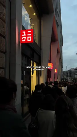 place for basics in frankfurt @UNIQLO Europe #fy #viral #uniqlo #fashion #outfit 