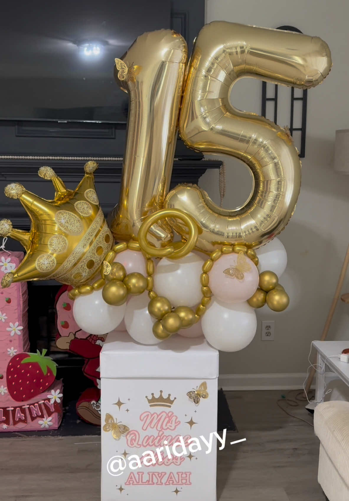 Caja sorpresa con bouquet de globos 😍 #regaloscreativos#regalospersonalizados#regalosorpresa#xvaños#globos#decoracionesglobos#bouquetdeglobo#cajasorpresa#trabajospersonalizados#trabajoscreativos#piñatas#piñataspersonalizadas#cajagrande @uhaul @Hobby Lobby @Amazon 