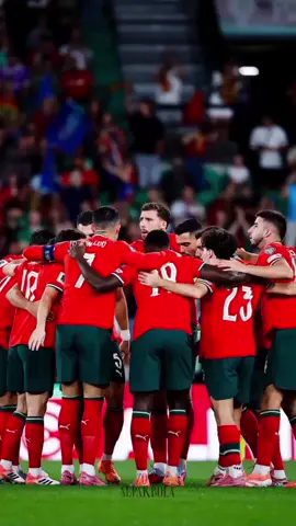 😱 Cristiano Ronaldo Marah?! Portugal Gagal Lolos ke Piala Dunia 2026 Gara-Gara Gol Menit Akhir! 🇵🇹⚽ Drama di Stadion Jose Alvalade! 😱 Portugal gagal amankan tiket ke Piala Dunia 2026 setelah ditahan imbang Hungaria 2-2. Cristiano Ronaldo mencetak dua gol 💥 tapi gol injury time Dominik Szoboszlai membuat kemenangan Portugal sirna di detik terakhir! Ronaldo pun beri pesan tegas untuk rekan setimnya: 🗣️ “Kita semakin dekat dengan tujuan kita! Ayo, Portugal!” Apakah ini akan jadi Piala Dunia terakhir Cristiano Ronaldo? 🌍 Tulis pendapatmu di kolom komentar dan dukung terus Portugal untuk lolos ke Amerika Serikat! 🇺🇸 Jangan lupa LIKE 👍, COMMENT 💬, dan SUBSCRIBE 🔔 Zona Sepak Bola buat update terbaru seputar dunia sepak bola, kabar panas, dan momen viral Ronaldo! ⚽🔥 #CristianoRonaldo #Portugal #PialaDunia2026 #ZonaSepakBola #BeritaBola 