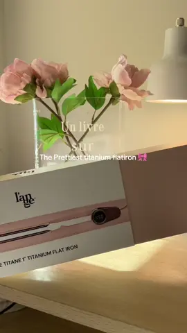 Bought it for the packaging but stayed because it works really well! Perfect for my flat iron curls #hairinfluencer #flatiron 