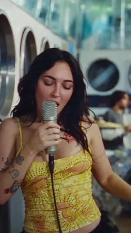 i performed “forgot to be my lover” in a laundromat instead of doing my laundryyy whoops xx full video out now