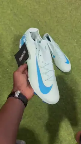 CRAMPONS DISPONIBLE ACTUELLEMENT  De 40 à 45 #crampons #cramponsfootball #cramponsfoot #cotedivoire🇨🇮 