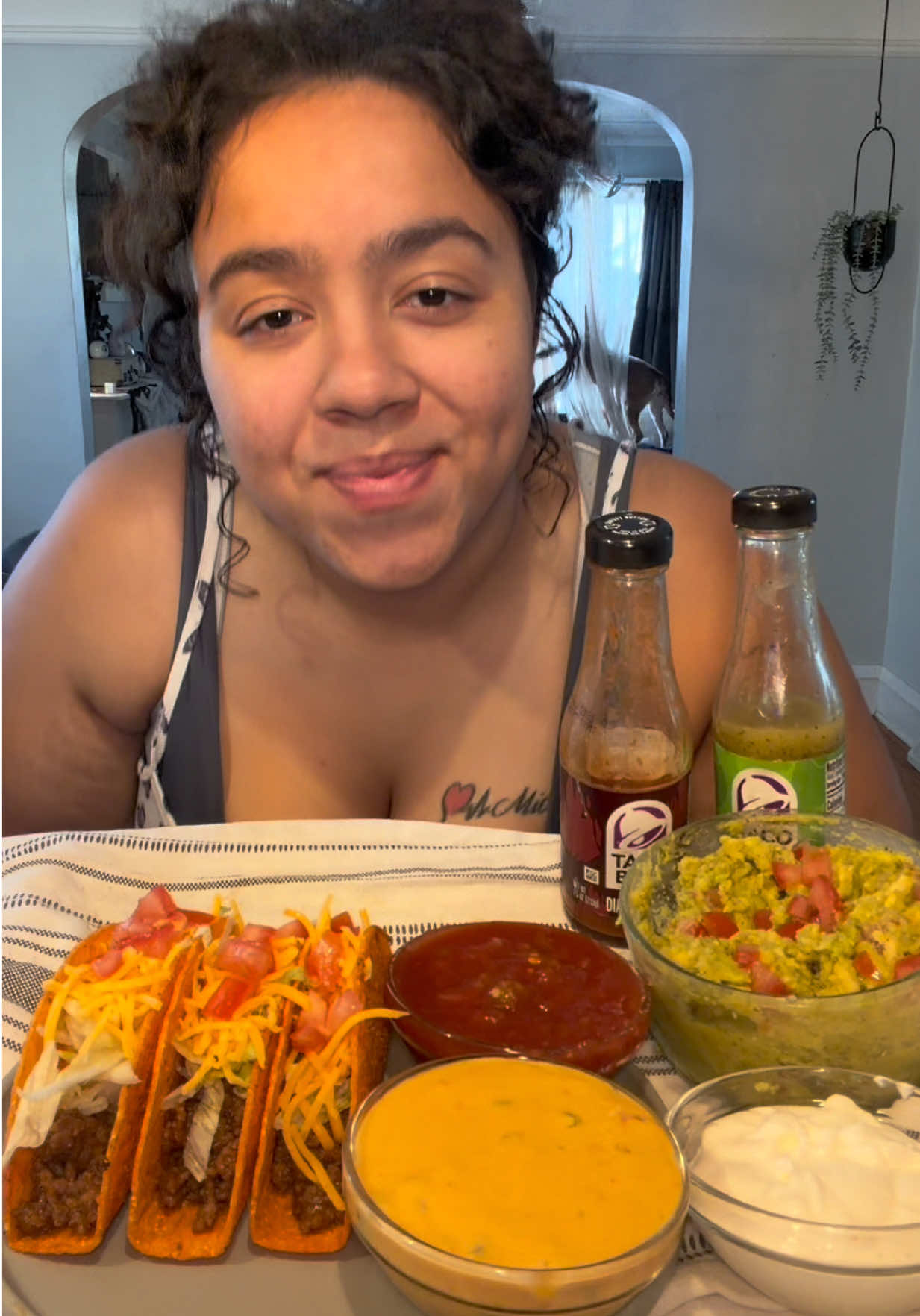 Warning‼️⚠️  This one gets messy! #fyp #mukbang #tacos #eatwithme #tacobell 