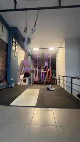 #yoga #hamakyoga #aerostretching #hamakyogası #calisthenics 