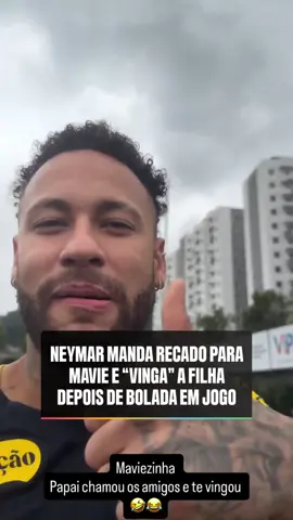'VINGANÇA' DE NEYMAR NO TREINO DO SANTOS! 🤣😅 A pequena Mavie, filha do camisa 10 do Peixe, foi atingida acidentalmente por uma bola no jogo contra o Corinthians... mas no treino do Santos, Neymar fez a 'vingança'! 😅 🎥 @neymarjr #BrasileirãoNaCazéTV #BrasileirãoNoYouTube #Santos #Neymar #NeymarJr #FutebolBrasileiro #CoberturaCazéTV #Original #TikTokEsportes