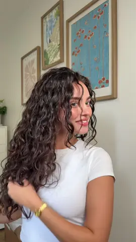 Every curly girl needs a good detox shampoo. The @THE OUAI Detox Shampoo clears buildup, refreshes my scalp, and gives my curls their bounce back ✨ #OUAI #DetoxShampoo #OUAIPartner 