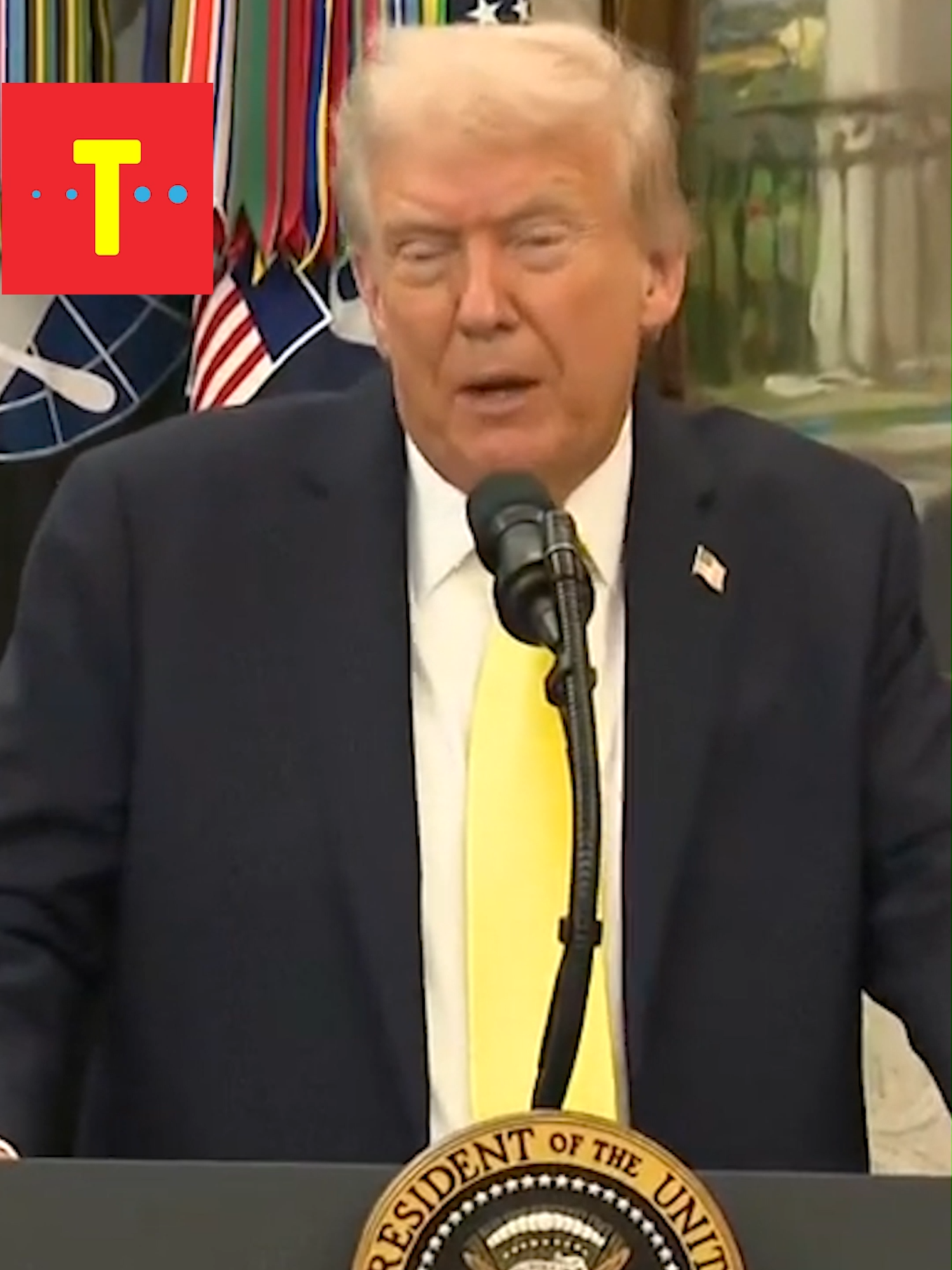 El diario The New York Times reveló que el presidente Donald Trump autorizó a la CIA a realizar acciones encubiertas y potencialmente letales en Venezuela y el Caribe . La medida busca intensificar la campaña de Washington contra el régimen de Nicolás Maduro y permitiría a la CIA coordinar con el ejército de EE.UU. El reporte surge en medio de una escalada de tensiones. #Triunfo #CIA #Venezuela #Caribe #OperacionesEncubiertas #TheNewYorkTimes #NicolásMaduro #TensionesInternacionales