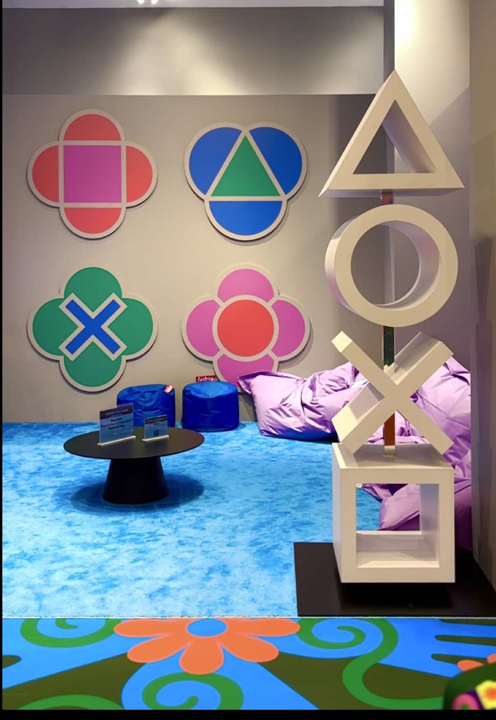 Discover the Playstation x Yinka Ilori collaboration at The Carousel pop-up at Bloomingdale’s 59th Street NYC through the end of October! Available only at Bloomingdale’s. #Sony #PlayStation #YinkaIlori 