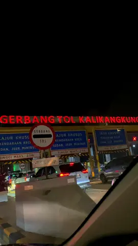 Under 150km/h dilarang ambil Kanan. Lanjut Seset Kiri Mosak-Masik bersama Indorent Jetbus3SDD Volvo-B11R, NewShantika DC5 Jetbus5MHD Mercedes-Benz OH1626, & GAPTrans InnovaReborn 2GD-FTV🤟🏻 #transjawa #tolltransjawa #cipalirace #Capcut #xyzbca 