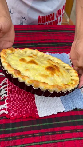 Tarta de zapallito ✍🏻 👉🏻 usé locote, cebollita verdeo o cebolla, zanahoria, aceite, zapallito, sal fina, huevos, queso py o la que tengas. Todo es a ojo por que es una receta que siempre sale bien 👍🏻  👉🏻 tapas para pascualina de @Pollos Don Juan 👌🏼✍🏻  Horno a 200 grados 20 minutos aproximadamente 😍  Heterei riquísimo a aprovechar la época del zapallito 🤤 Aguyje y buen provecho 😋 #tartadezapallitos #tarta 