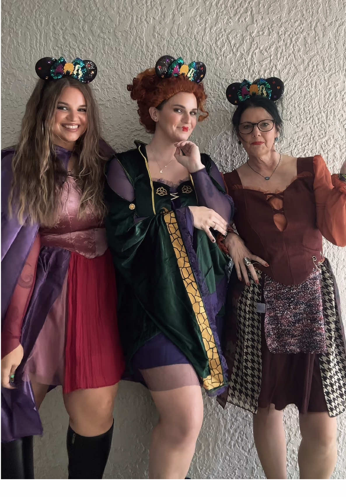 I put a spell on you & now you’re mine 👻🧡 #magickingdom #mickeysnotsoscaryhalloweenparty #sandersonsisters @S A M ⚡️ @Jo Atkins 