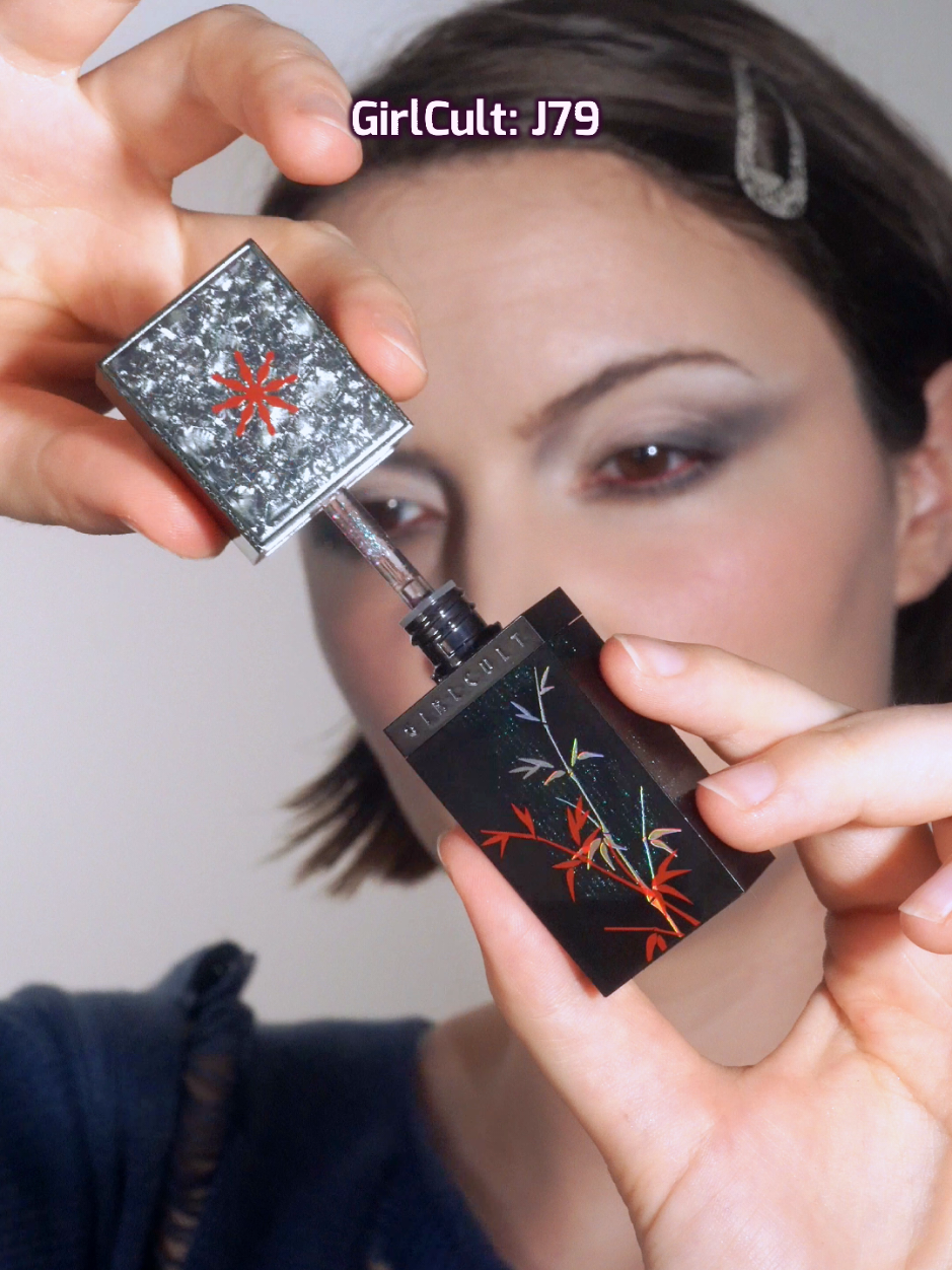 witchy lips using Girlcult J79, MAC greige lipliner, caviar retro matte lipstick #halloween2025 #witchmakeup #glittermakeup #darklips #lipcombo @M·A·C Cosmetics Canada @GIRLCULT Cosmetics 