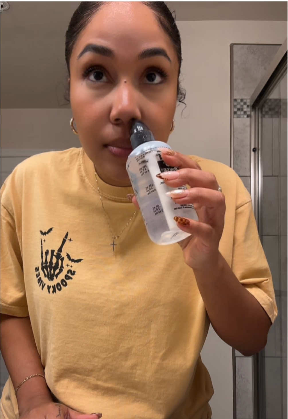 Netty pot adventures 😩 If you’ve never used one before, it feels so weird and uncomfortable. But they do work wonder especially if you have bad post nasal drip 👃 #sinusesdraining 