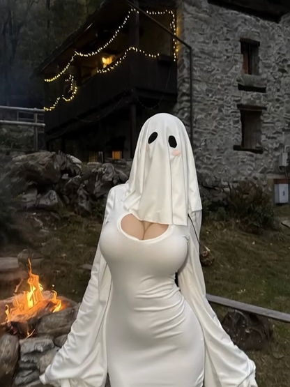 👻 Elegance never dies — it just haunts with style. Spooky, classy, and totally iconic. #FitDivas 🎃✨ #fitdivas #bluetv #style #elegance #halloween #ghostvibes #spookyaesthetic #beauty #fashion #trend #madrid #model #luxuryvibes #confidence #fun #chic #feminineenergy #viral #halloweengirl #classylook #timeless #fyp #aesthetic #mystyle #divineenergy #fitdivasofficial