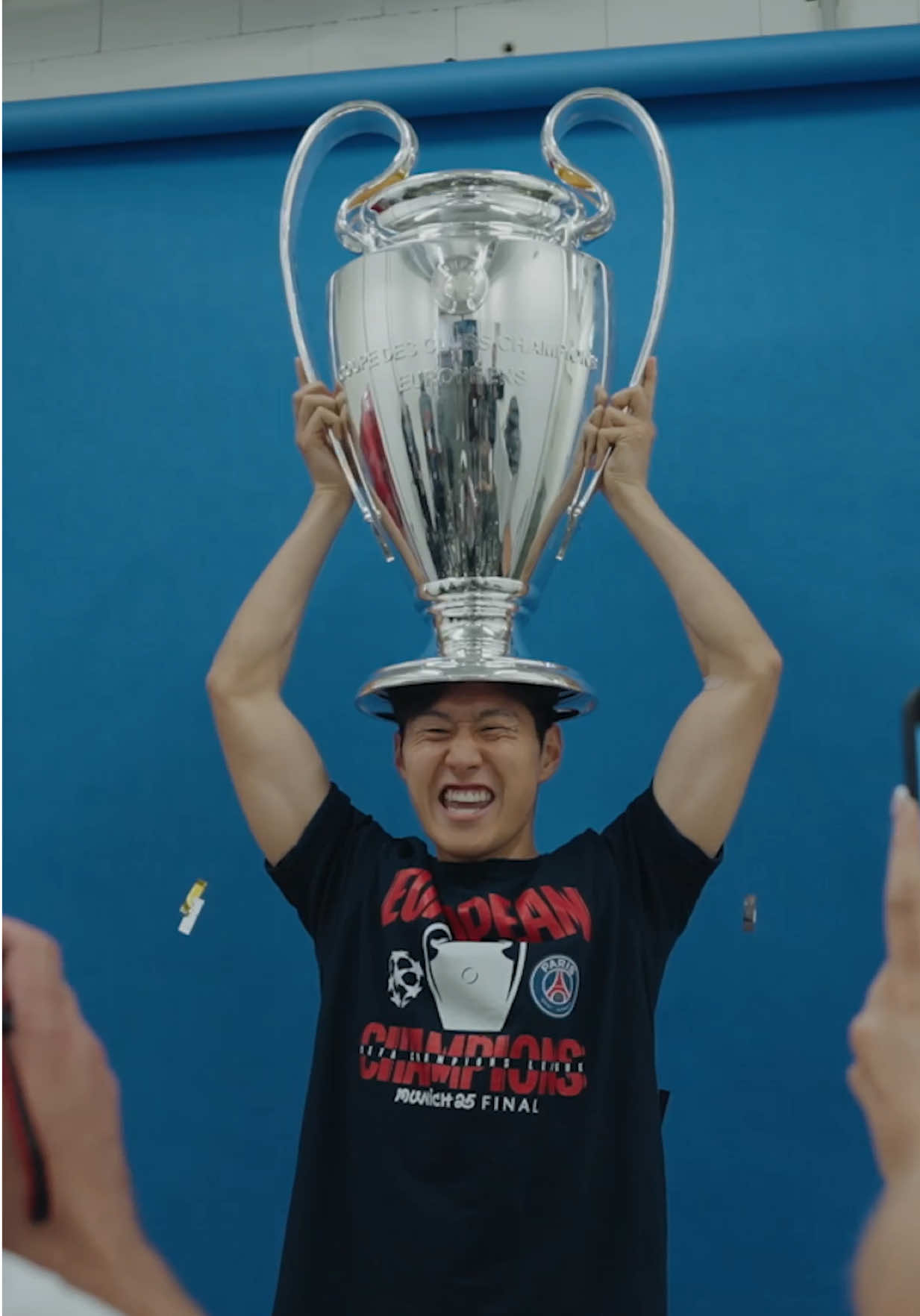 And now AFC International Player Of The Year! ✨🇰🇷 #PSG #KangInLee #AFCAwards2025 