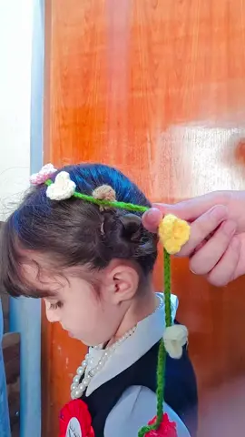 🌸✨ طوق شعر كروشيه من الورد ✨🌸 إطلالة ناعمة تشبه الربيع بكل تفاصيلها 🌿💗 طوق مصنوع يدويًا من خيوط ناعمة ووردات كروشيه تضيف لمسة أنوثة وجمال 💐 مناسب للطلعات، الجلسات، وحتى للهدايا 🎁 كل طوق ينحاك بإتقان حتى يطلعچ بأجمل شكل 🌷 احجزي طوقچ المميز من هسه 💌 #كروشيه #اكسسوارات_كروشيه #طوق_شعر #ورد_كروشيه #شغل_يدوي #هدايا_يدوية #لمسة_انثوية #ستايل_ناعم #ديزاين_راقي #كروشيه_عراقي