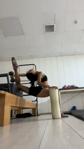 Alongamento profundo e avançado #ballet #ginasta #fpy #flexibilidad #oversplit 