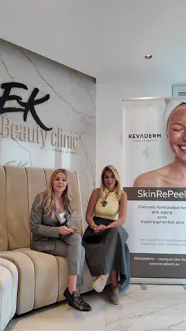 🎤✨ Interview met Eren van EK Beauty ✨🎤 Vandaag spraken we met Eren, succesvolle zakenvrouw en officieel erkend met de Certified Partner Award 🏆, over haar succesverhaal met SkinRePeel. Tijdens het interview deelt Eren haar beste tips voor andere ondernemers: 💡 Investeer in kwaliteit 💡 Toon je behaalde resultaten online 💡 Hoe je je salon laat groeien met resultaatgericht behandelingen  📚 Wist je dat Eren ook een inspirerend e-book heeft geschreven voor ondernemers? Een must-read vol inzichten en strategieën voor wie wil groeien in de beautybranche. 👉 Verkrijgbaar via haar webshop! En toen gebeurde er iets bijzonders: een klant stapte nét uit de cabine na haar 2de SkinRePeel-sessie. Na de eerste behandeling was al 90% van haar pigmentvlekken verminderd ✨ “Ik ben zó blij met het resultaat dat ik meteen mijn volgende sessie heb ingepland!” 🤍 Wil jij als ondernemer ook klanten helpen met hardnekkige huidproblemen, échte resultaten bieden én je salon laten groeien? 👉 Meld je vandaag nog aan voor onze SkinRePeel-trainingen. 💫 Goed nieuws: de training is gratis bij aankoop van het startpakket! #SkinRePeel #Revaderm  #Award #EKBeautyClinic #Huidverbetering          @Erentjee 