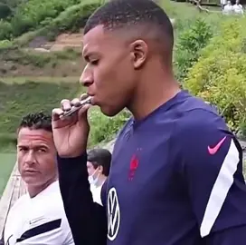 When Mbappe gets bored 😱. #fyp #goviral #Soccer #mbappe #footballtiktok 