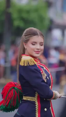 Linda Paz Bastonera bonita #Cachiporristas #lindapaz #Relationship 