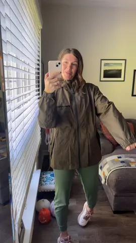 Waterproof raincoat for the sports moms #waterproofraincoat #waterproofjacket 